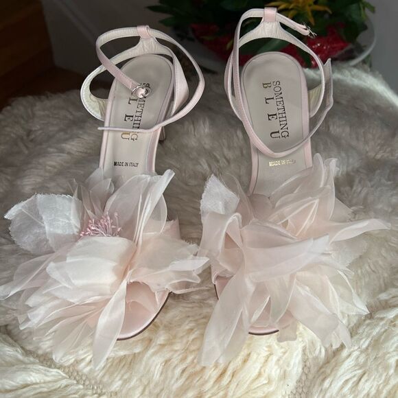 WOMEN’S EVERLASTING FLOWER EMBELLISHED SANDAL - Picture 5 of 8